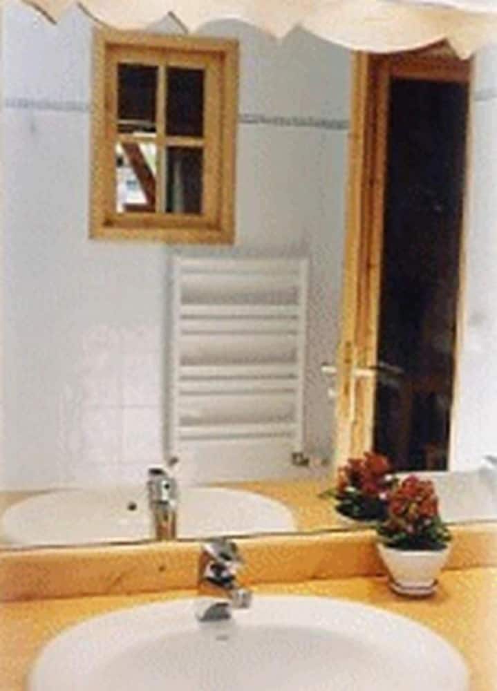 Double Room, 1 King Bed