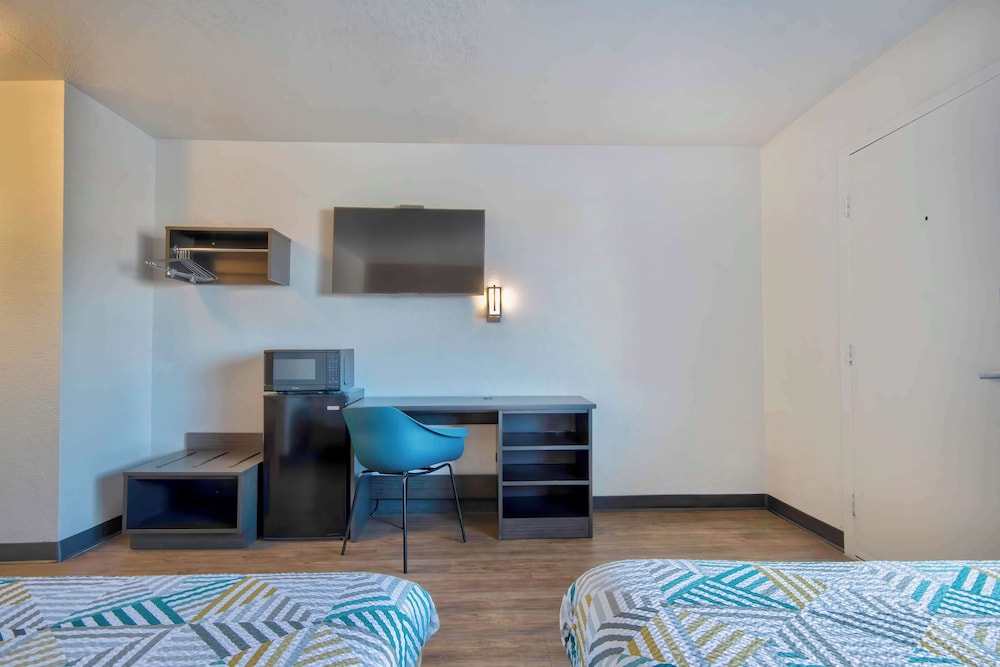Deluxe Room, 2 Queen Beds, Non Smoking, Kitchenette - Photo 3