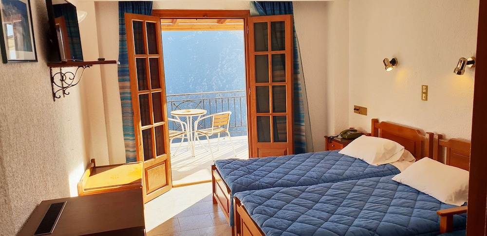Quadruple Room, City View photo 1