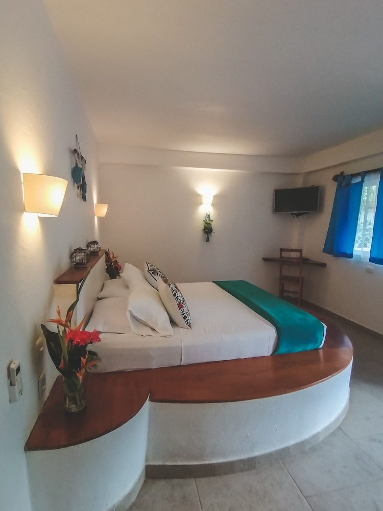 Deluxe Room - Photo 6