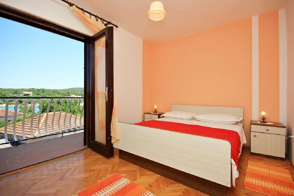 Apartment (Ljube - quiet location & close to the)