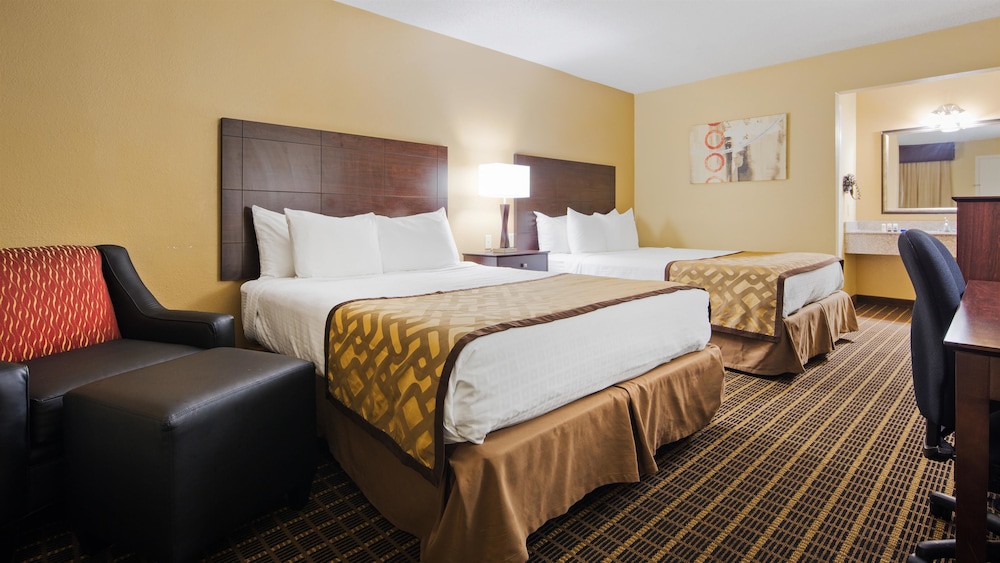 Standard Room, 2 Queen Beds, Non Smoking, Refrigerator & Microwave (Deluxe) - Photo 7
