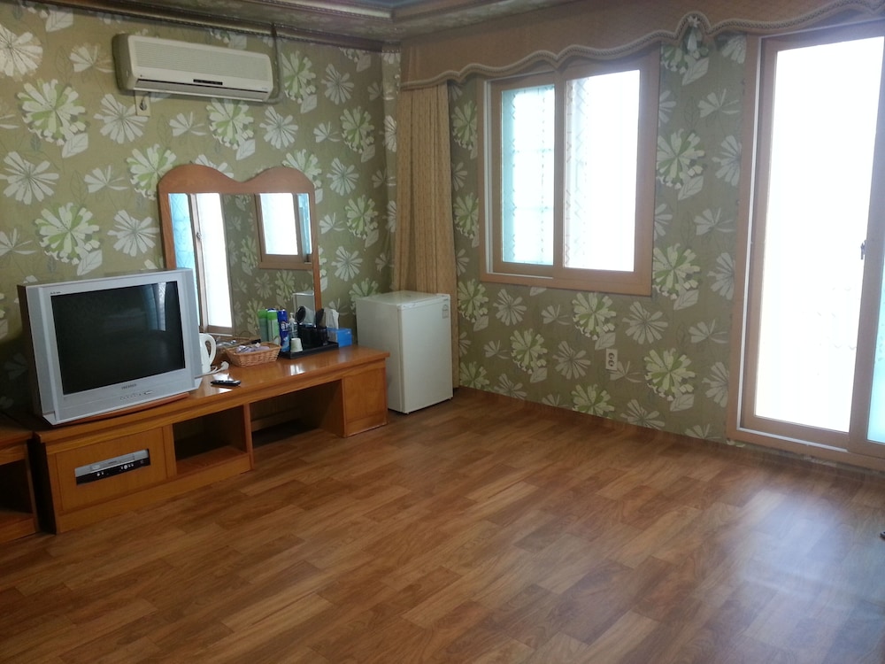 Ondol Room