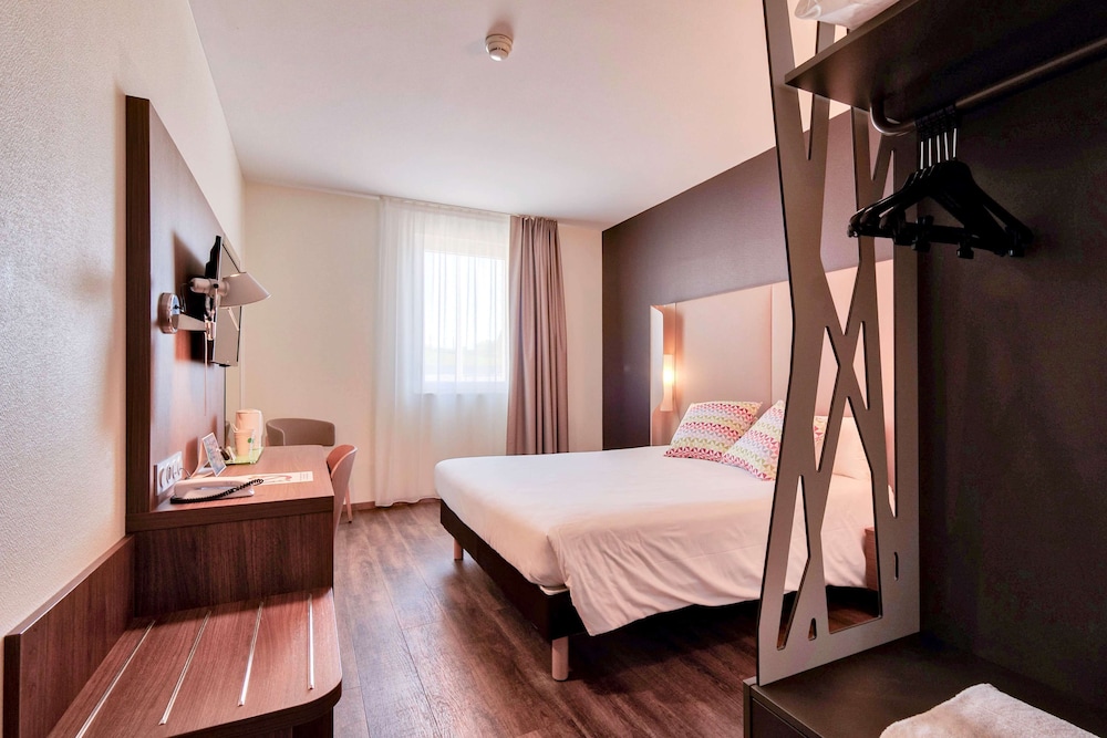 Standard Room, Multiple Beds photo 3