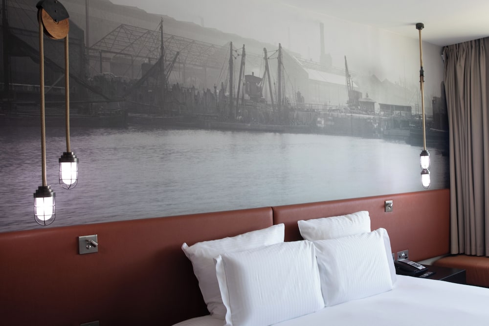 Superior Room, 1 King Bed photo 3