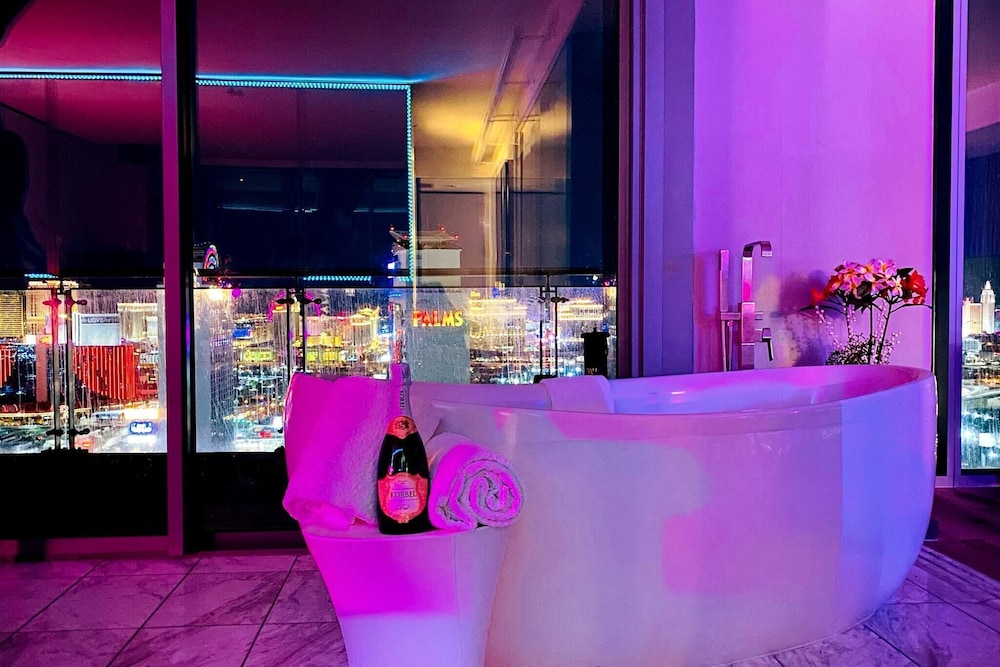 Panoramic Strip Views Open Balcony Free Parking High Floor Sleeps 4, Φωτογραφία 6