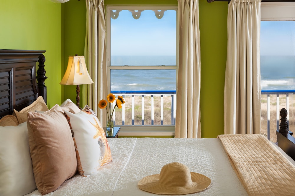 Room (93 Lookout Suite at Vilano Beach)