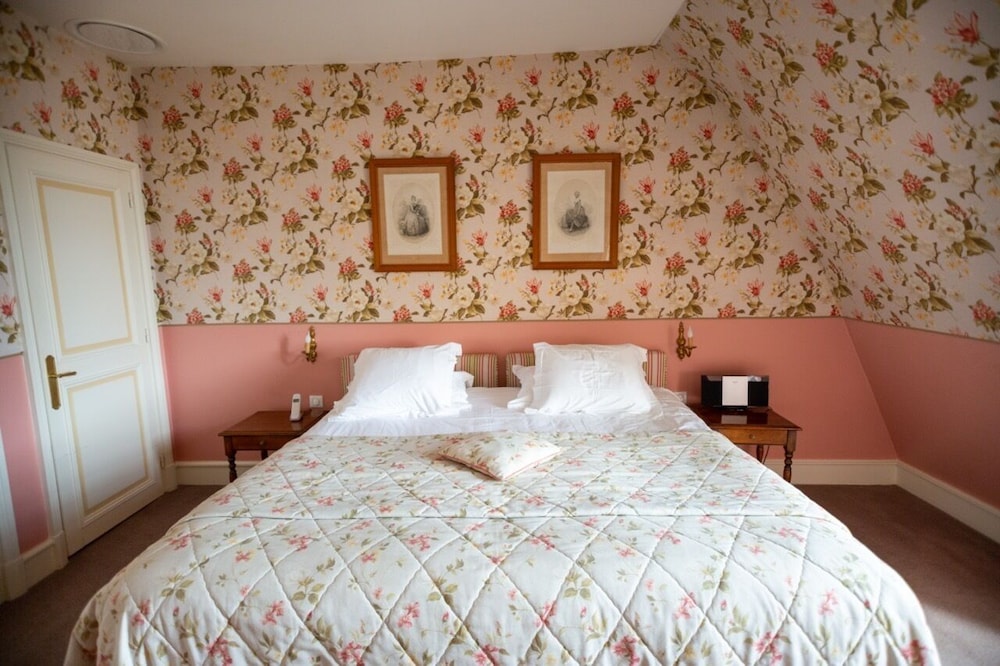 Deluxe Double Room, Ensuite, Garden View (Marguerite De Navarre ) - Photo 4