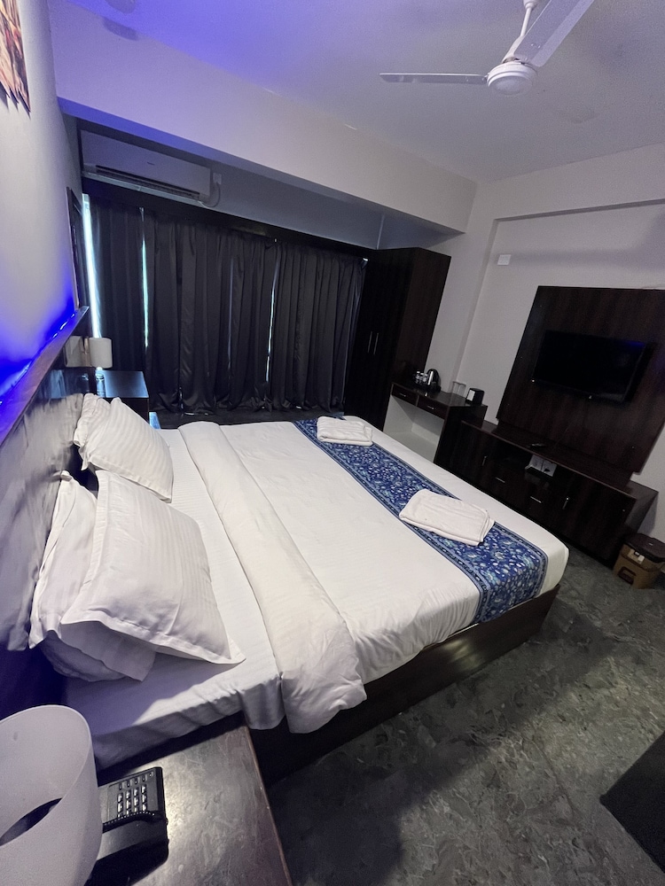 Deluxe Room - Photo 3
