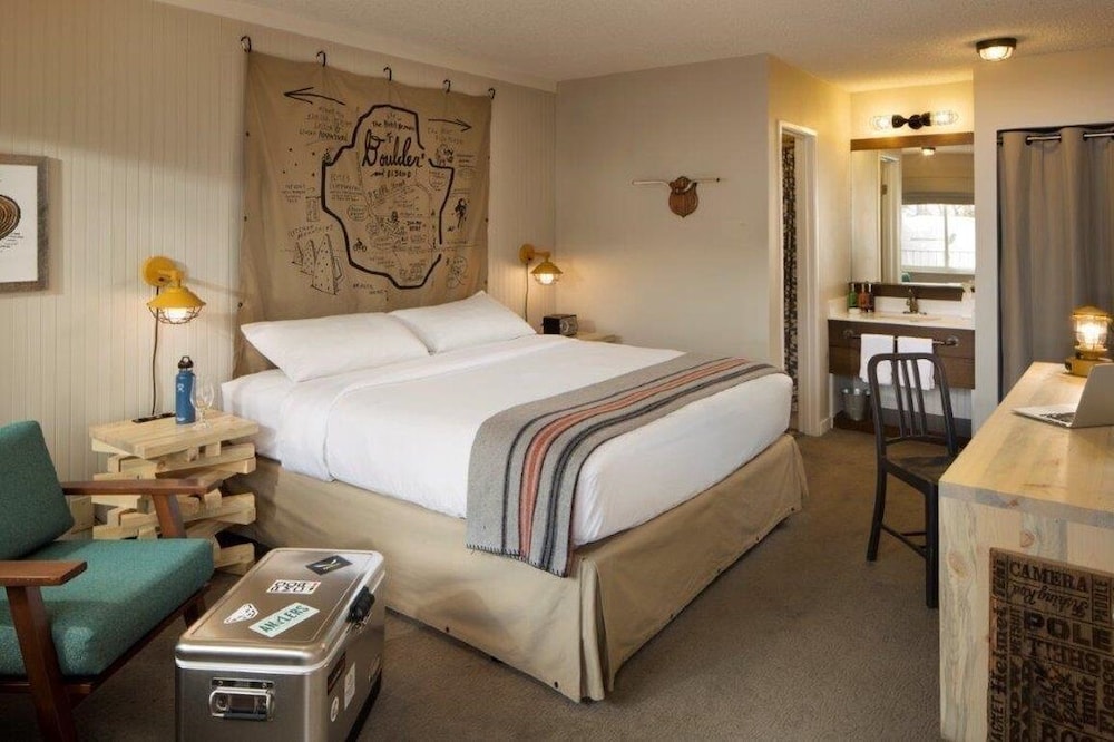 Room, 1 King Bed photo 2