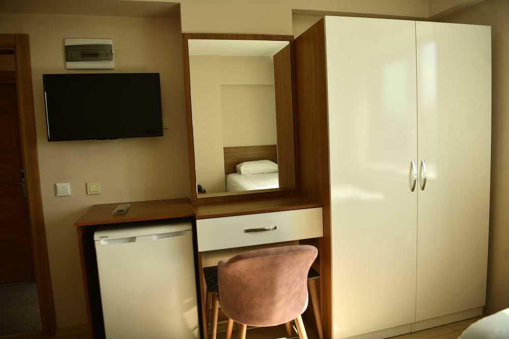 Basic Triple Room photo 2