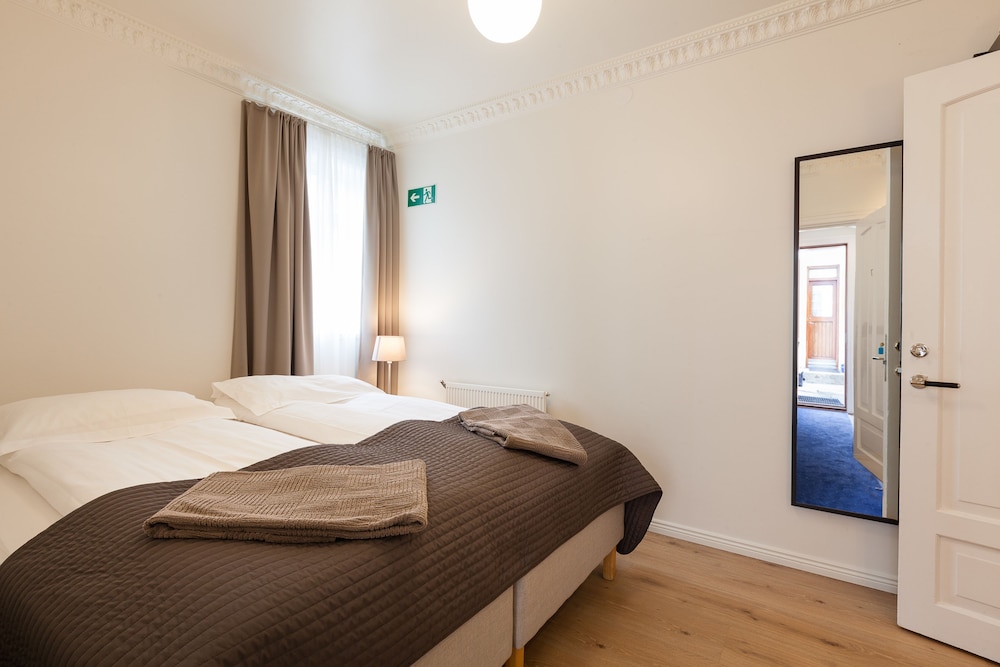 Double Room, Private Bathroom - Photo 3