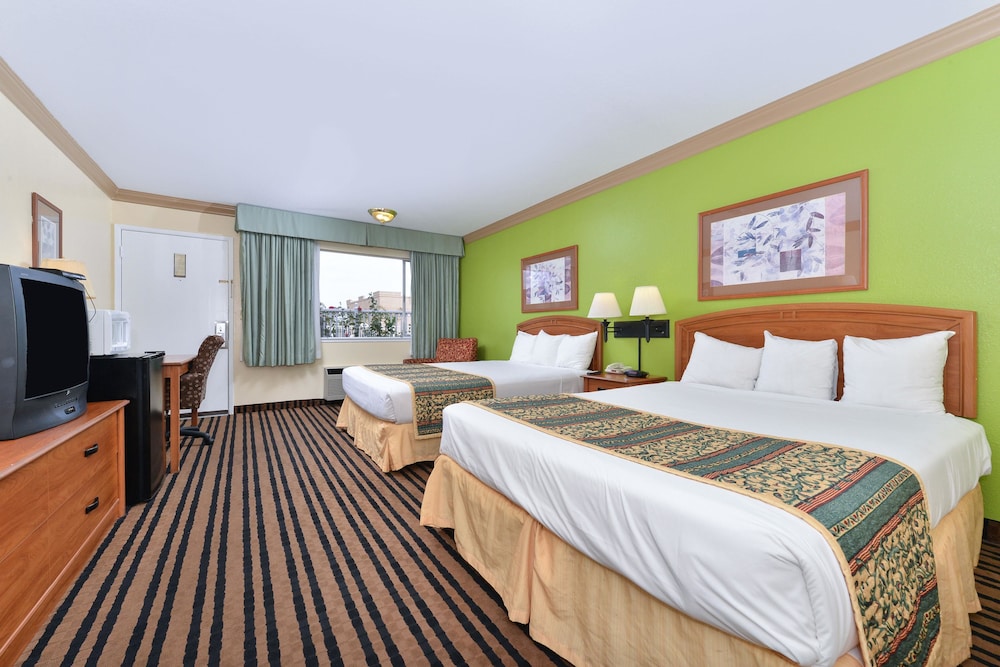 Room, 2 Queen Beds, Non Smoking - Photo 1