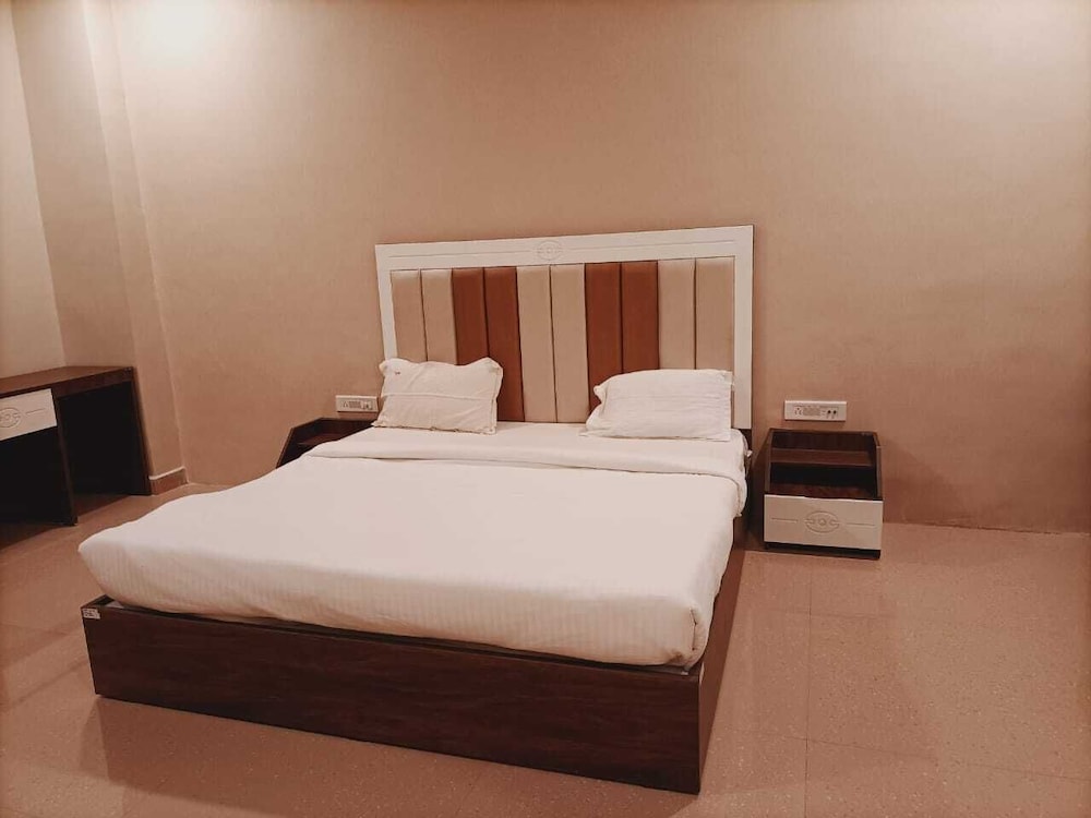 Deluxe Room - Photo 3