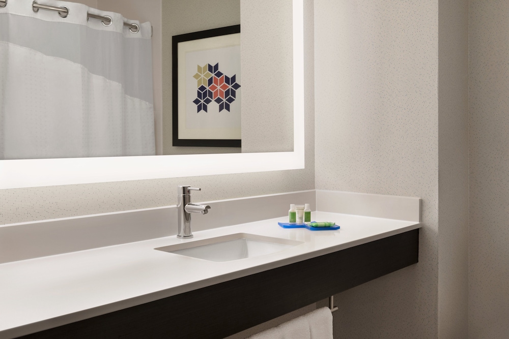 Suite, 1 Bedroom - Photo 10