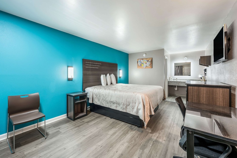 Standard Room, 1 King Bed, Non Smoking