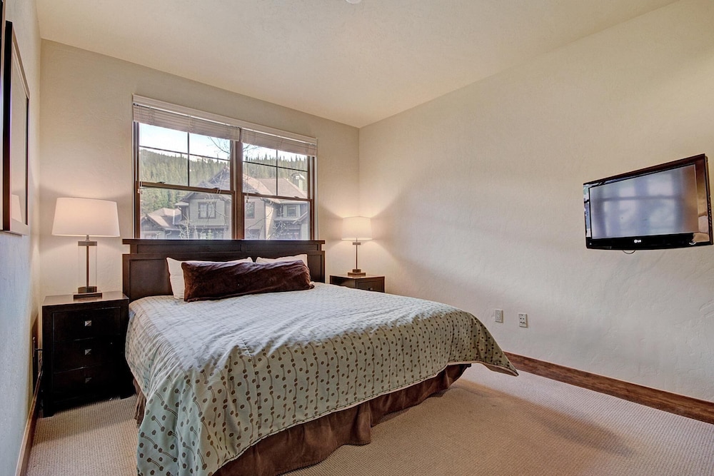 Condo, 2 Bedrooms photo 1