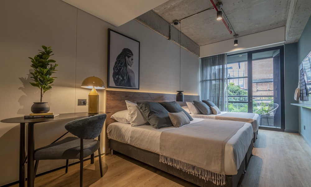 Room (XL) - Photo 1