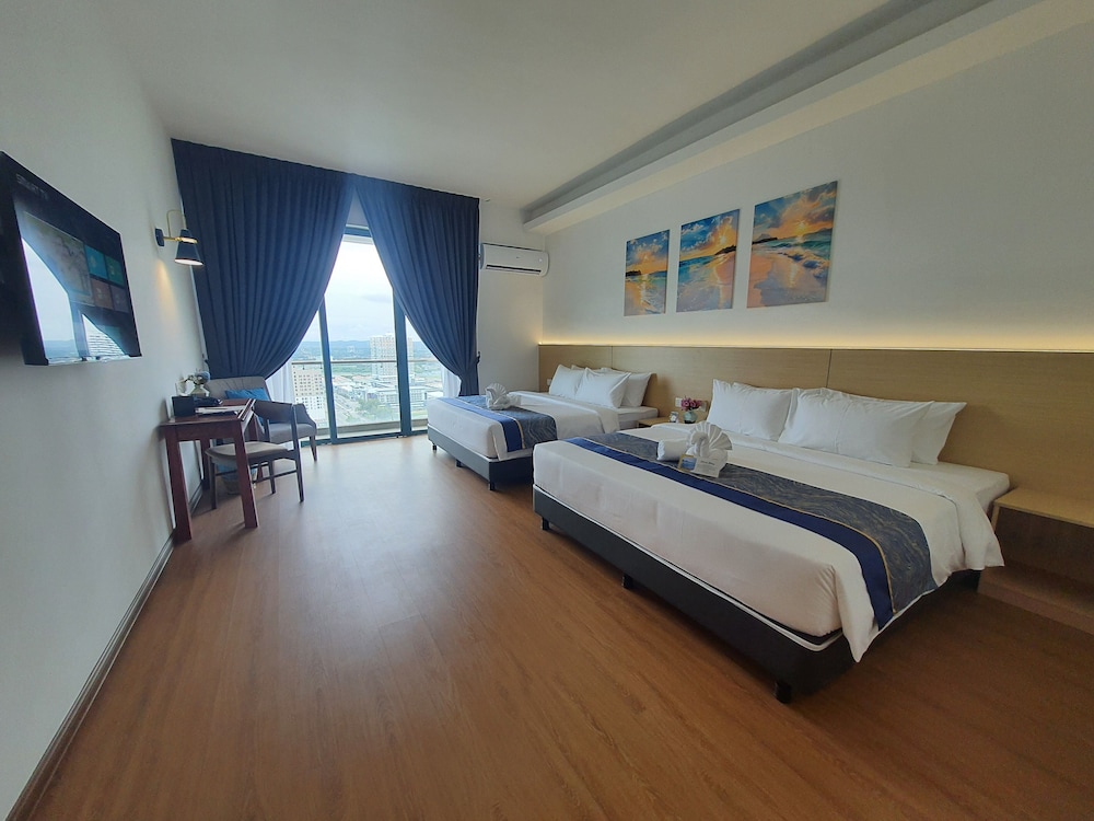 Premier Quadruple Room - Photo 1