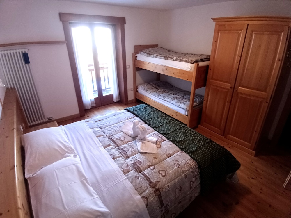 Standard Quadruple Room photo 2