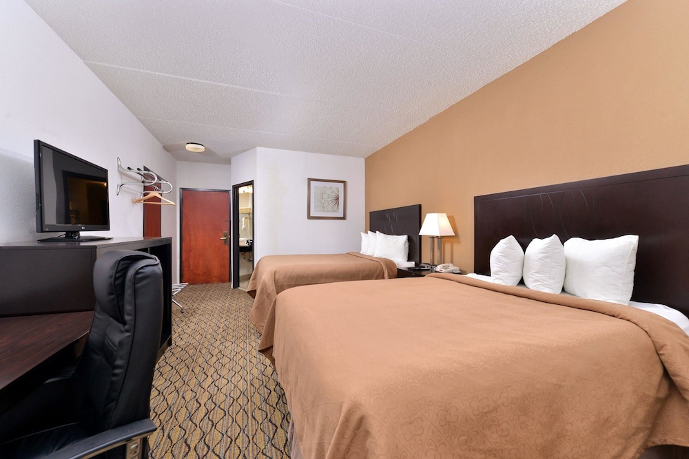 Standard Room, 2 Queen Beds, Non Smoking - Photo 1