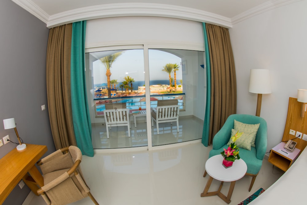 Premium Loft, 1 King Bed, Balcony, Sea View - Photo 2