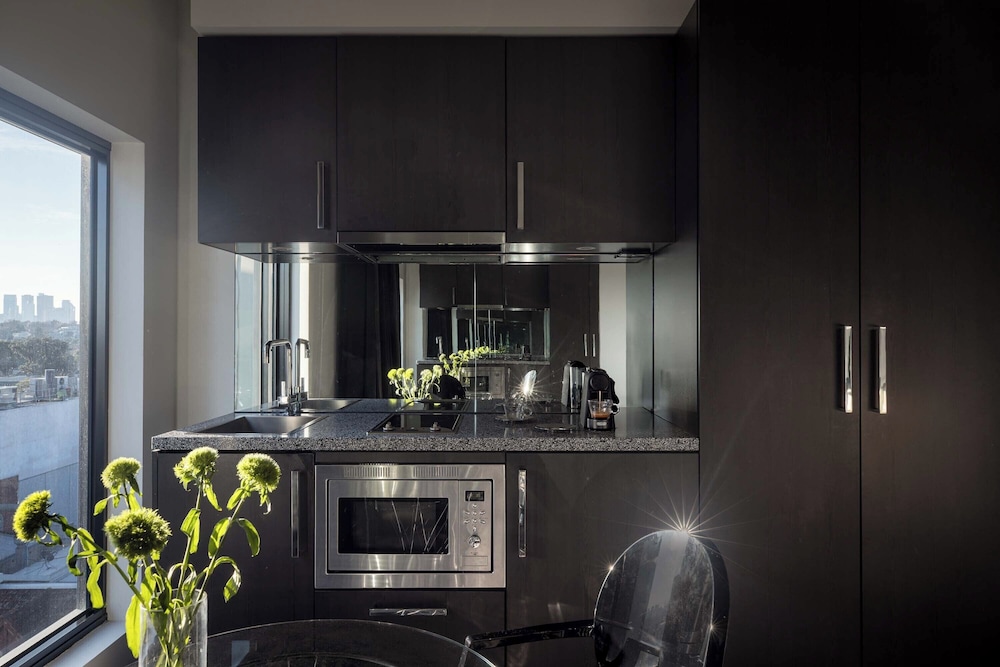 Deluxe Studio Suite - Photo 2