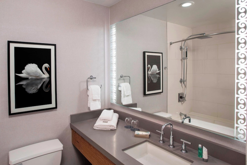 Studio Suite, Multiple Beds, River View - Photo 4