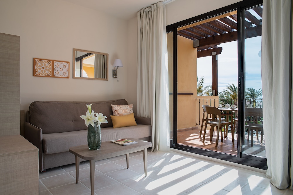 Apartment, 1 Bedroom with Garden, Balcony - Photo 6