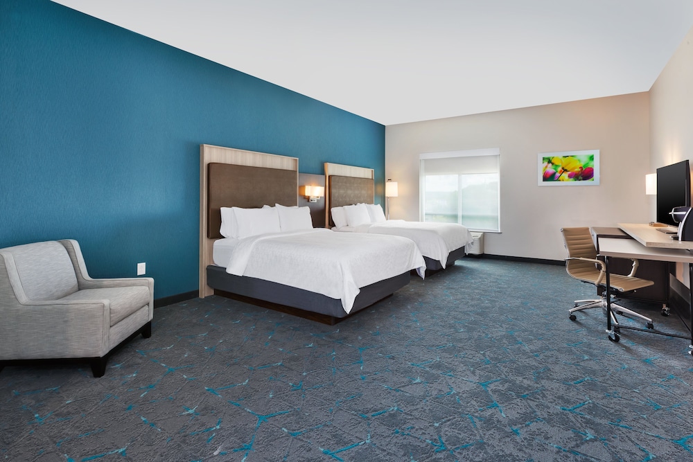 Room, 2 Queen Beds, Roll-in Shower (Communications) - Photo 2