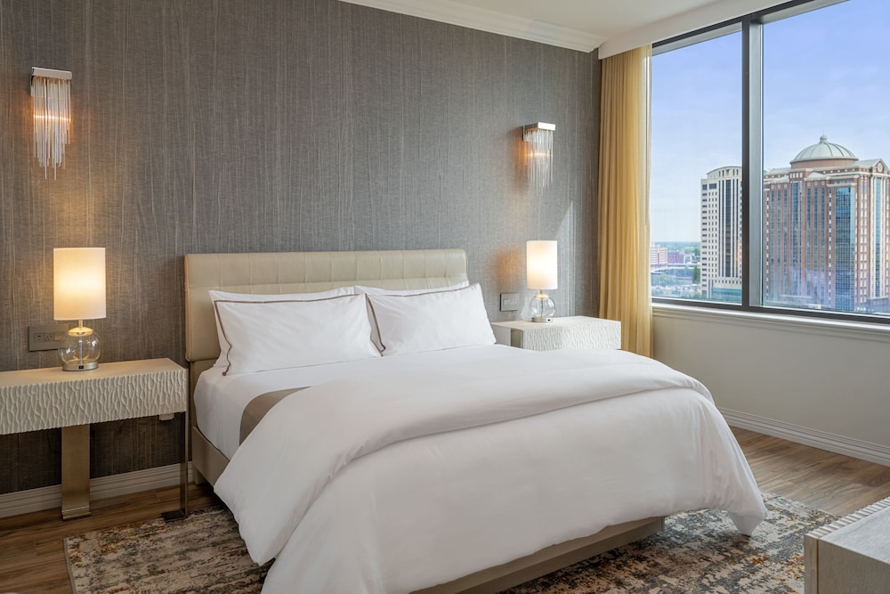 Suite, 1 Bedroom - Photo 3