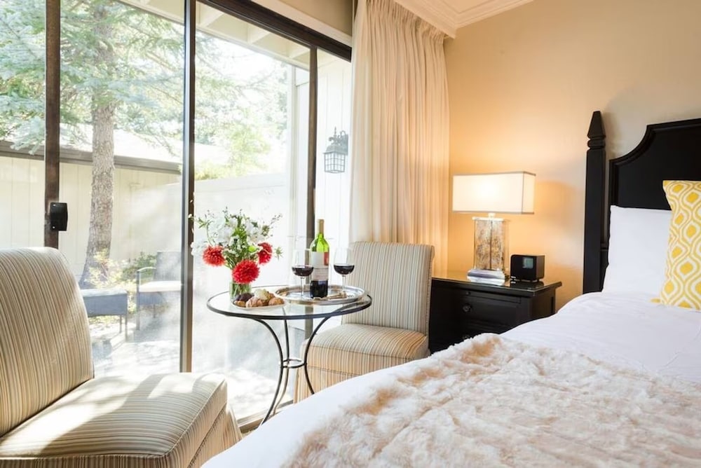Superior Condo, Courtyard View