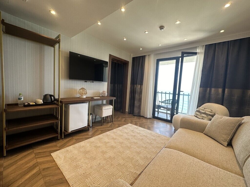 Deluxe Suite, Sea View photo 2