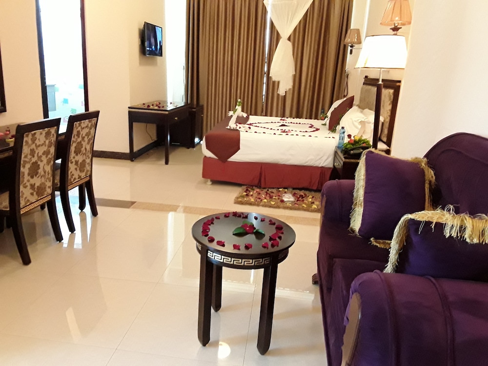 Honeymoon Room photo 2