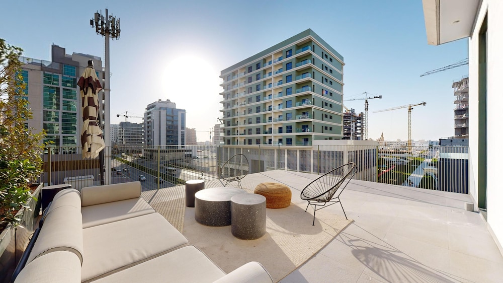Deluxe Loft, 1 Queen Bed, Private Bathroom, City View photo 2