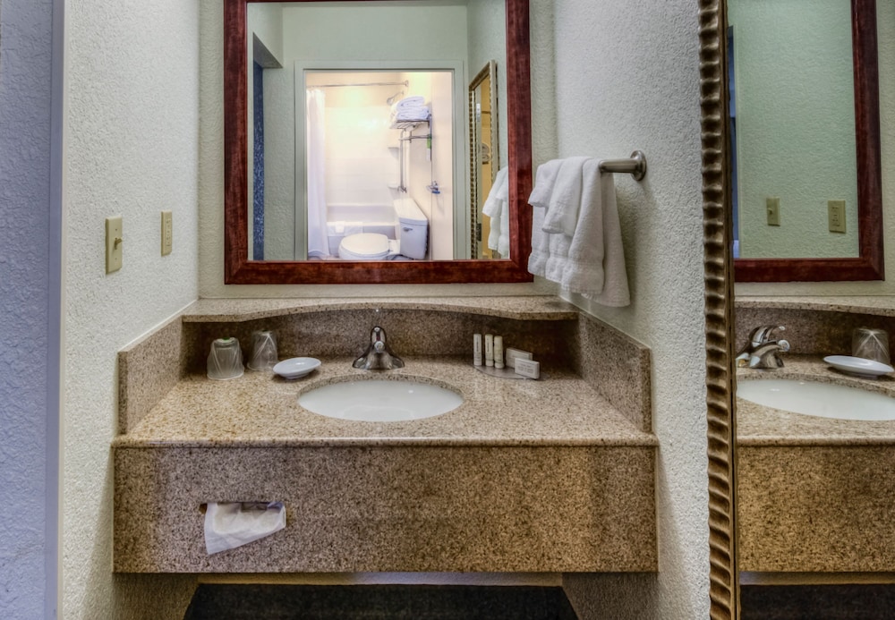 Suite, Multiple Beds - Photo 3