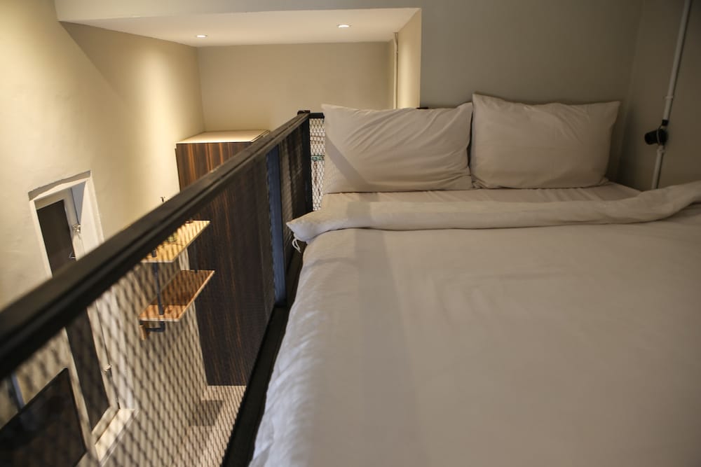 Monochrome Duplex - Photo 1
