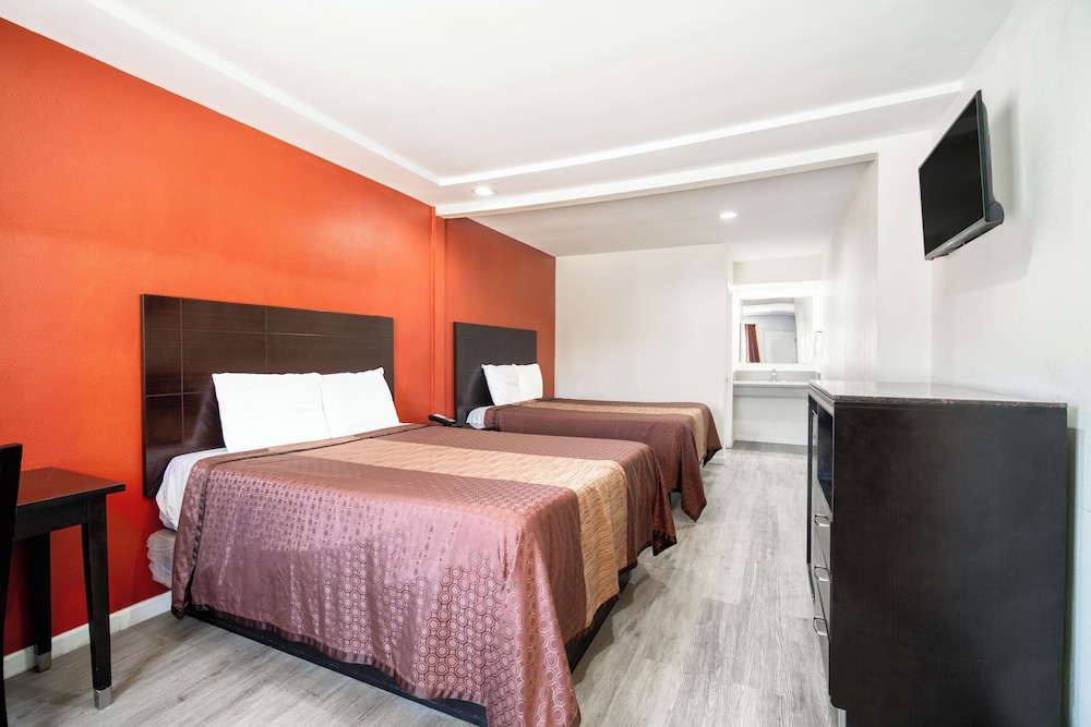 Room 2 Queen Beds photo 1