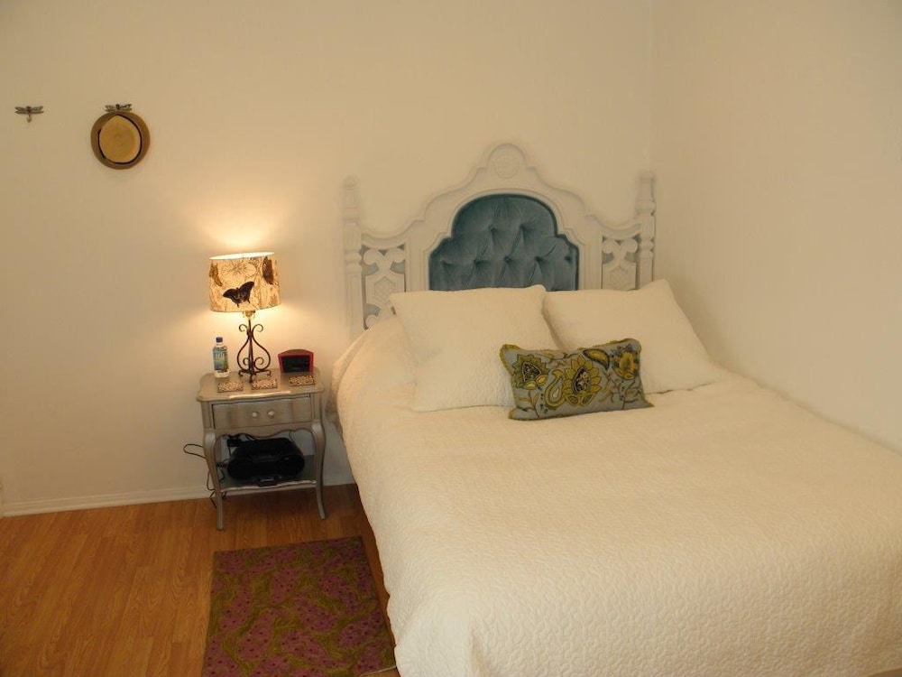 Studio Apartment, King Bed photo 1