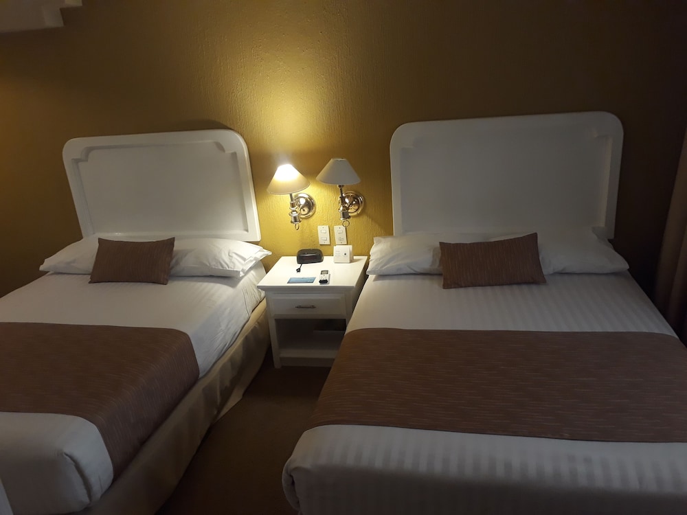 Standard Room, 2 Double Beds - Photo 2