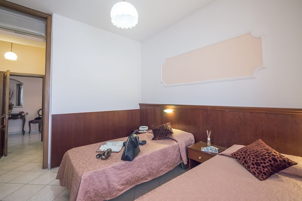 Triple Room - Photo 8