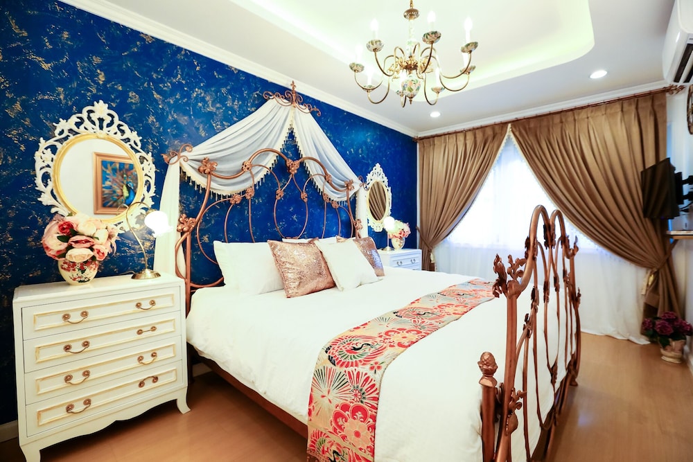 Luxury Townhome photo 3