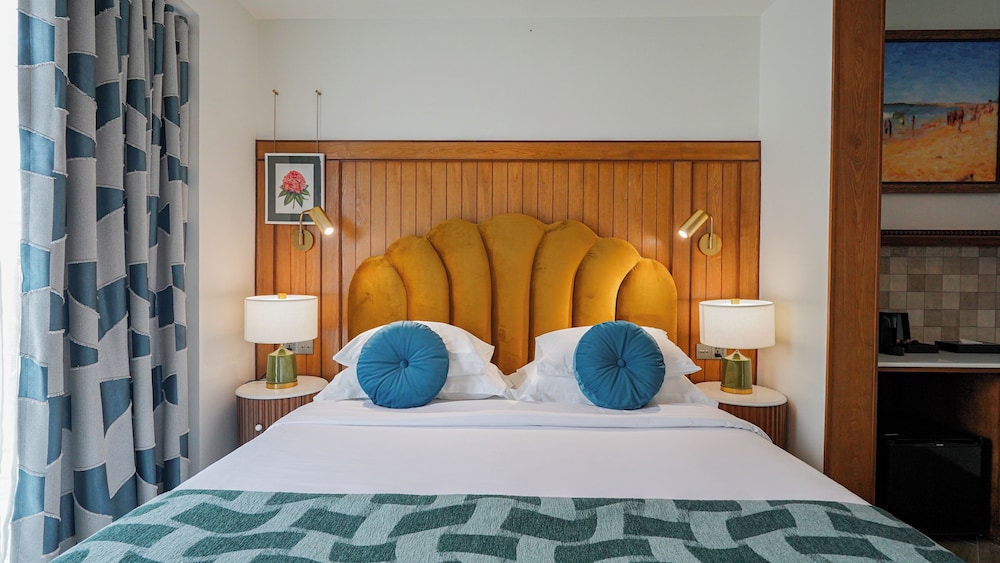Family Lagoon Villa (Free Drop-off Airport Transfer) - Photo 5