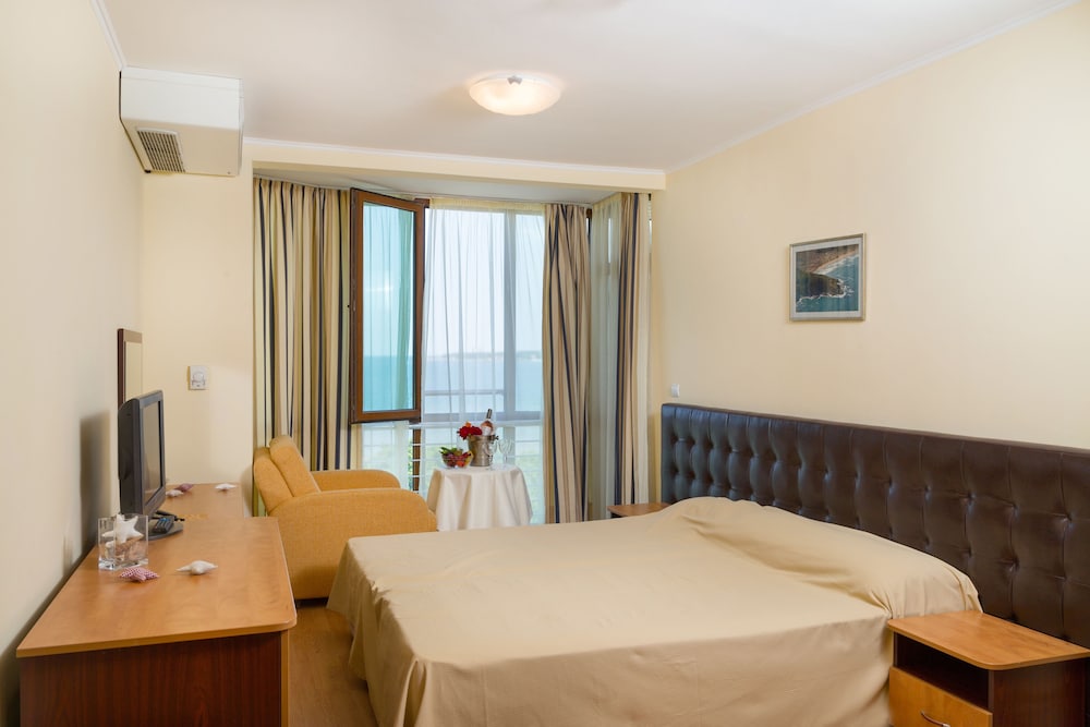 Apartment, 2 Bedrooms, Balcony photo 3