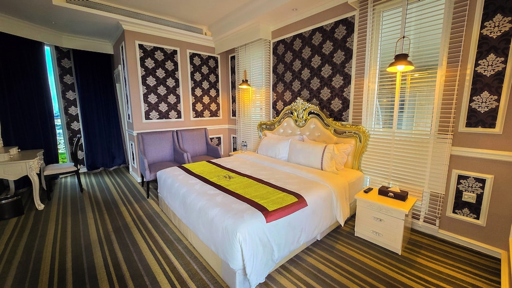Penthouse 3 Bedroom Adults Only photo 3