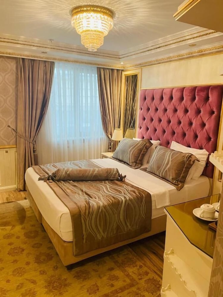 Economy Double Room, 1 King Bed photo 1