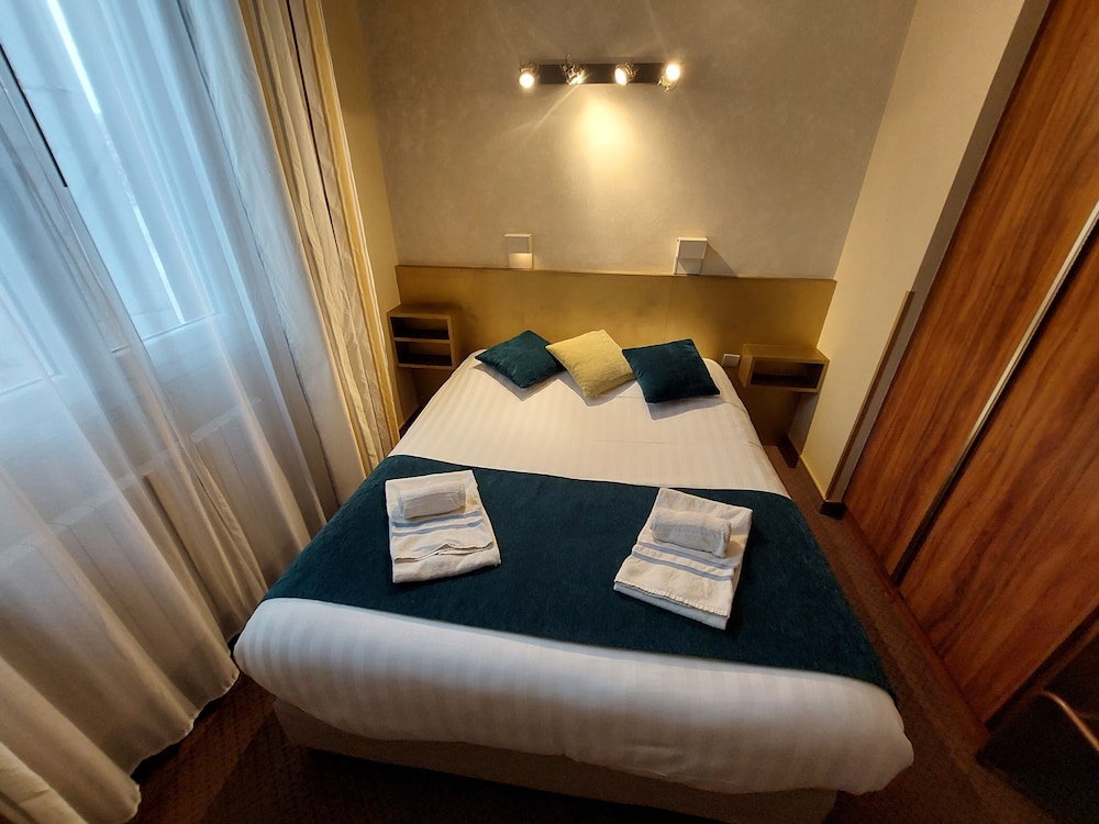 Standard Double Room - Photo 4