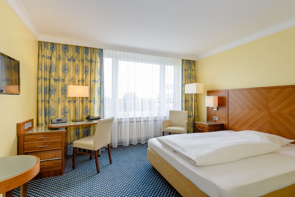 Deluxe Room, 1 Queen Bed - Photo 1
