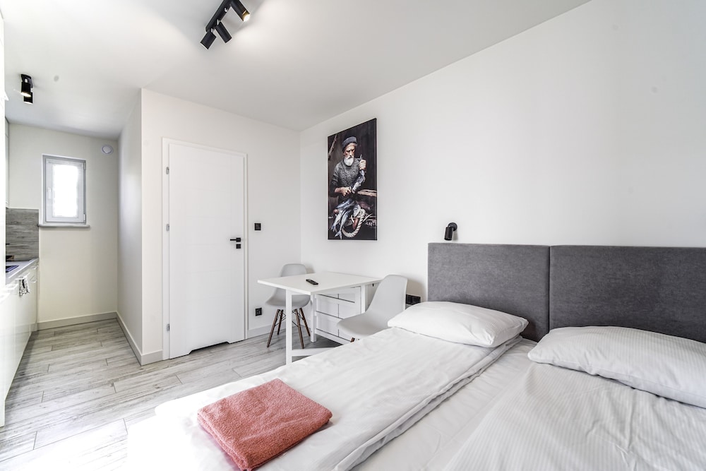 Room (with Garden entrance)