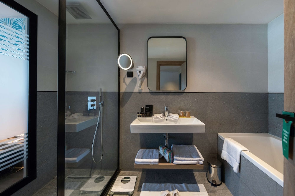 Business Room, Multiple Beds - Photo 5